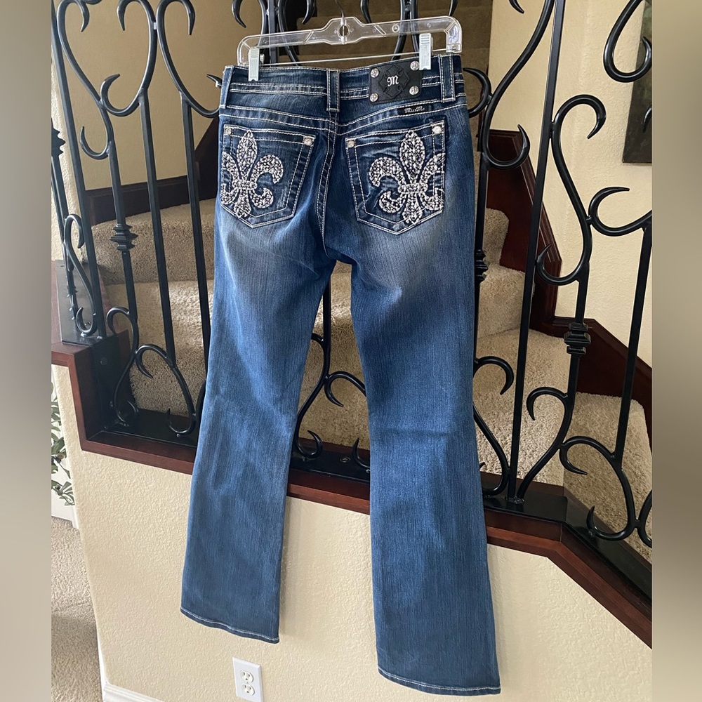 Miss Me Jeans, Women’s 29 boot cut, Fleur-De-Lis pattern
